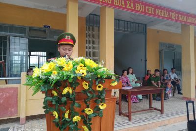 Công an xã Tịnh Đông phối hợp cùng Liên đội trường THCS Tịnh Đông tổ chức buổi nói chuyện dưới cờ, tuyên truyền phòng chống đuối nước và một số kỹ năng cần biết cho các em học sinh trường THCS Tịnh Đông.